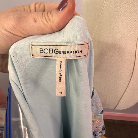 Bcbg blue floral Wrapped Knee-Length Dress size 10 - Picture 6 of 7